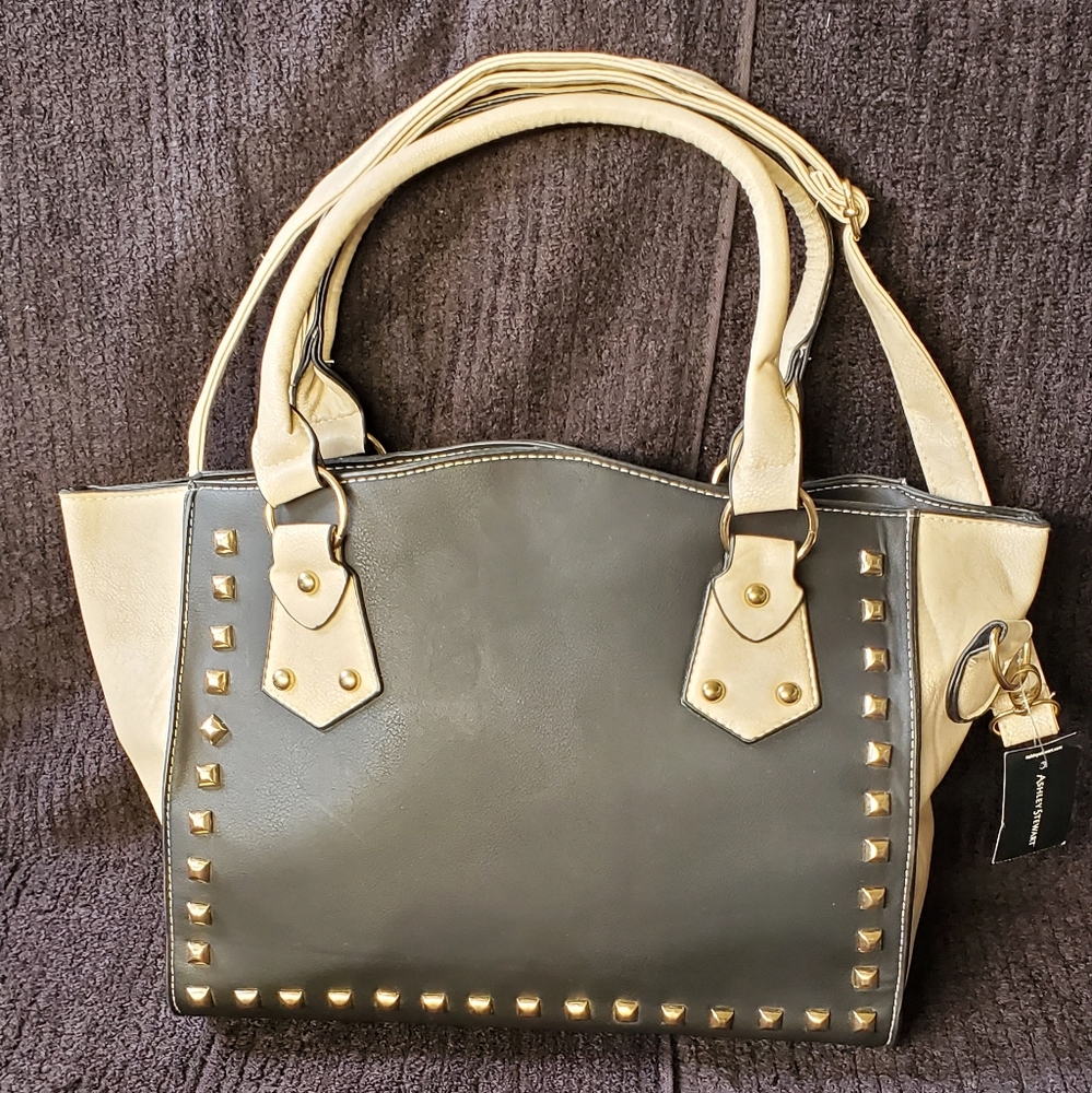 NWT-Nice Ashley Stewart Hand bag,  black and off white